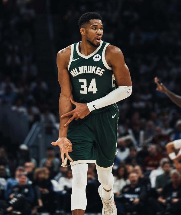 亚历山大40+7+11，字母空砍准三双，残阵雷霆20分大胜雄鹿创历史