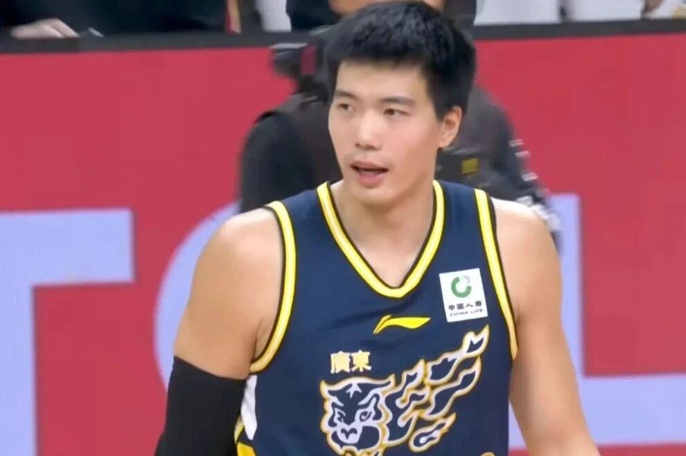 双色球-广东男篮阵容即将洗牌，两大国产内线基本离队，三名外援难续约！