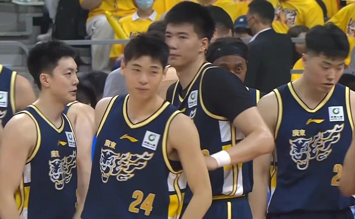 双色球-广东男篮阵容即将洗牌，两大国产内线基本离队，三名外援难续约！